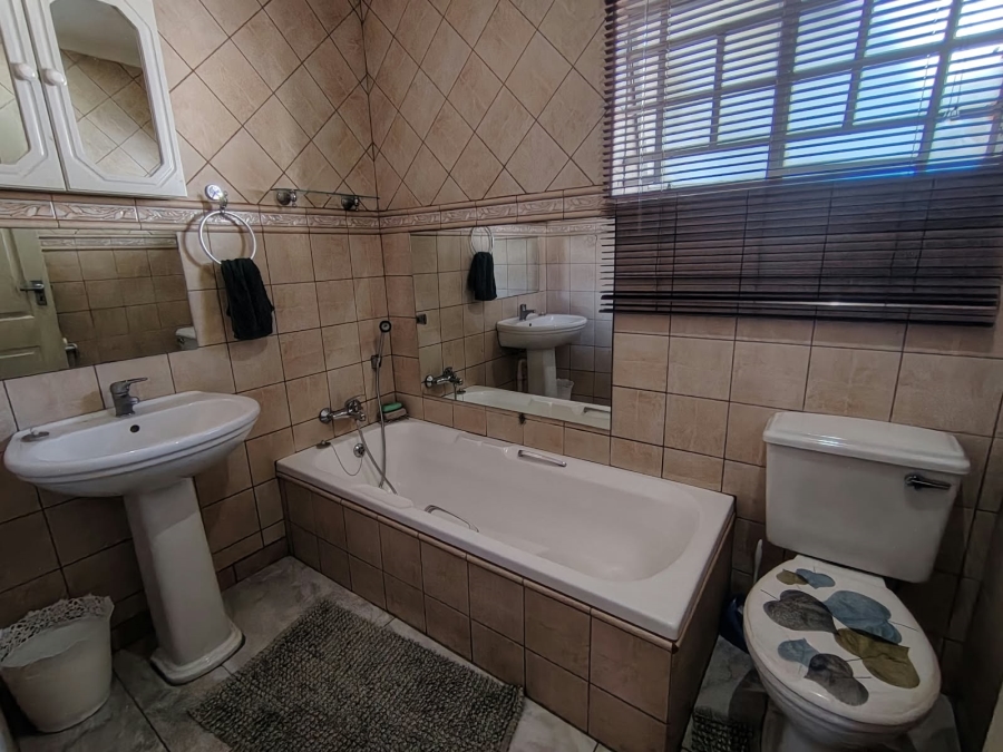 3 Bedroom Property for Sale in Safari Gardens North West
